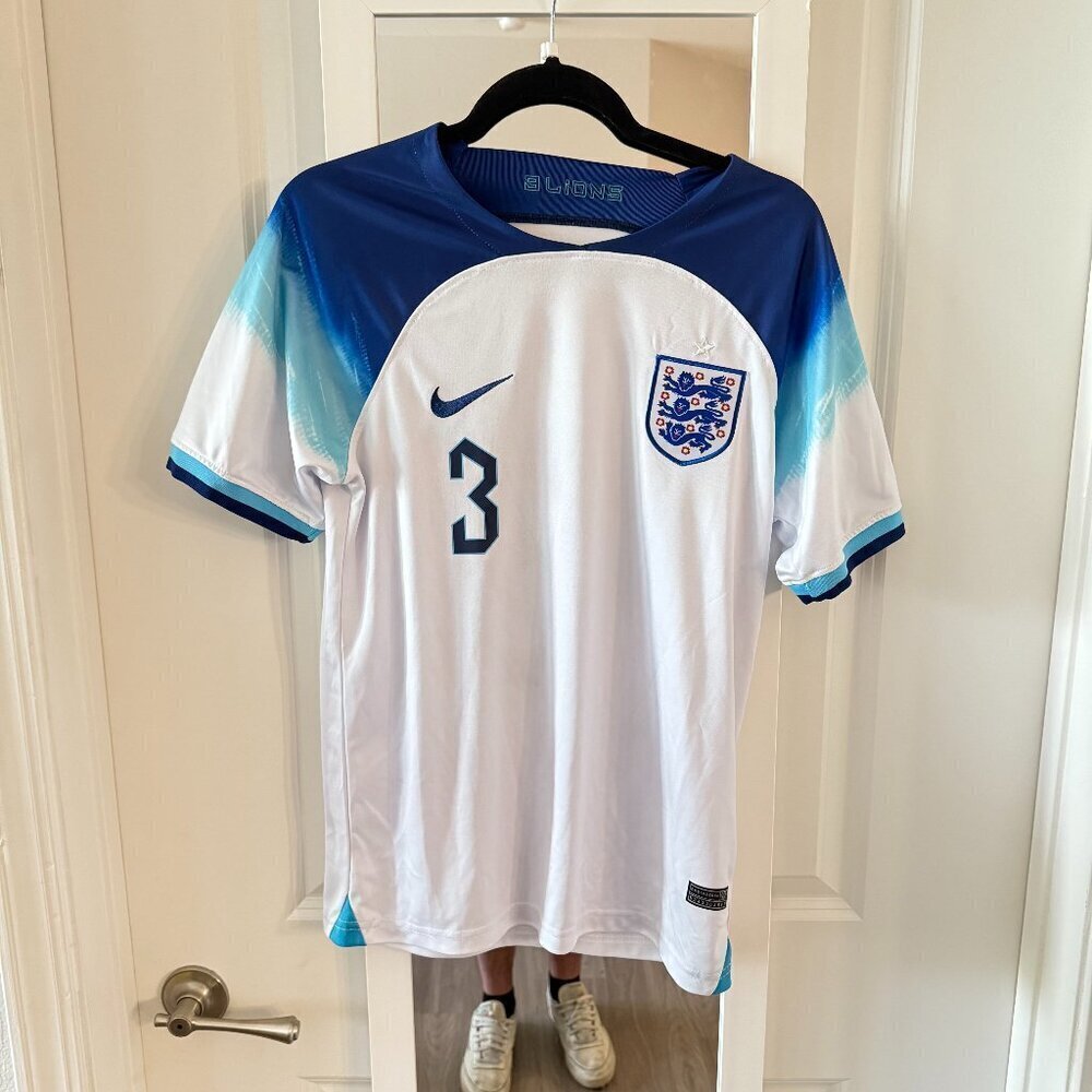 2022 England Luke Shaw Jersey Size Medium Color White Blue - Picture 2 of 6